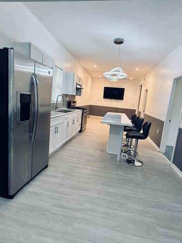 11725 S Morgan Street, Chicago, IL 60643