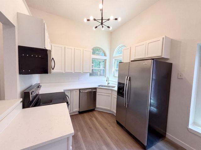 605 Hawthorne LN, Round Rock, TX 78664