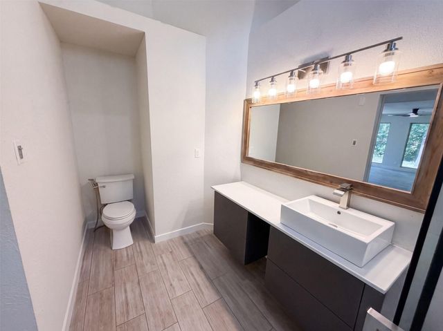 605 Hawthorne LN, Round Rock, TX 78664