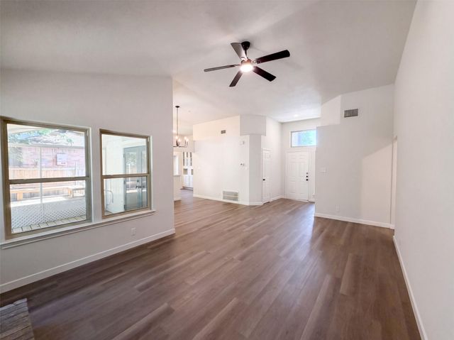 605 Hawthorne LN, Round Rock, TX 78664
