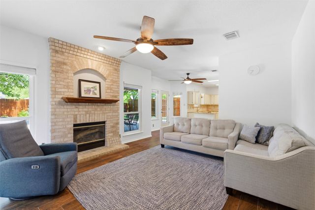 917 Woodhollow LN, Cedar Park, TX 78613