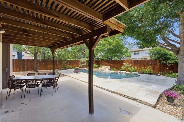 917 Woodhollow LN, Cedar Park, TX 78613