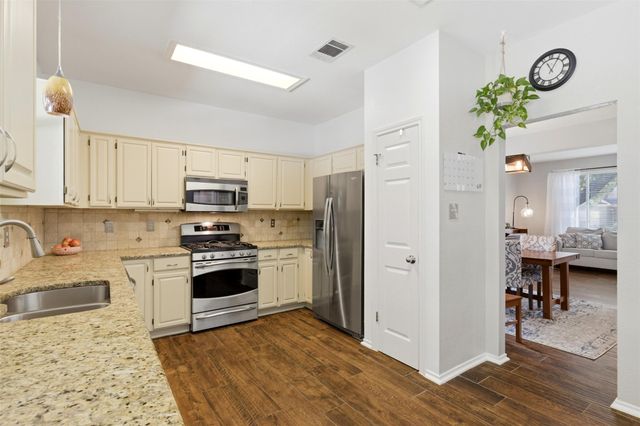 917 Woodhollow LN, Cedar Park, TX 78613
