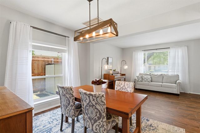 917 Woodhollow LN, Cedar Park, TX 78613