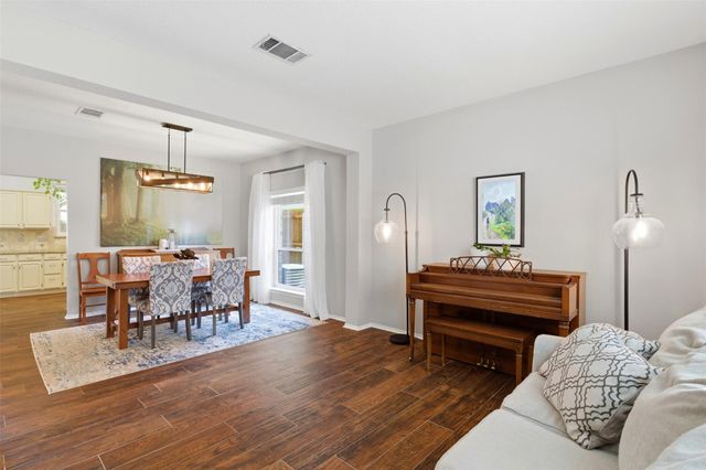 917 Woodhollow LN, Cedar Park, TX 78613