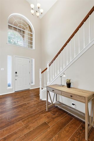917 Woodhollow LN, Cedar Park, TX 78613