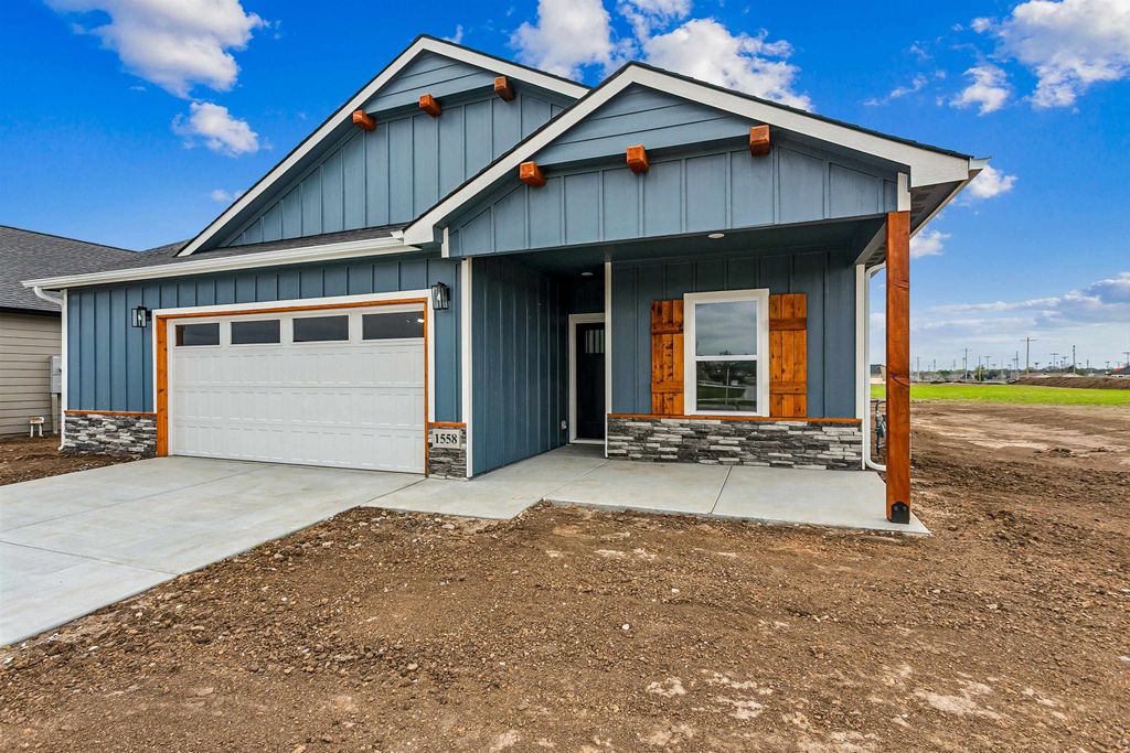 1558 N Emerald Valley Dr., Mulvane, KS 67110