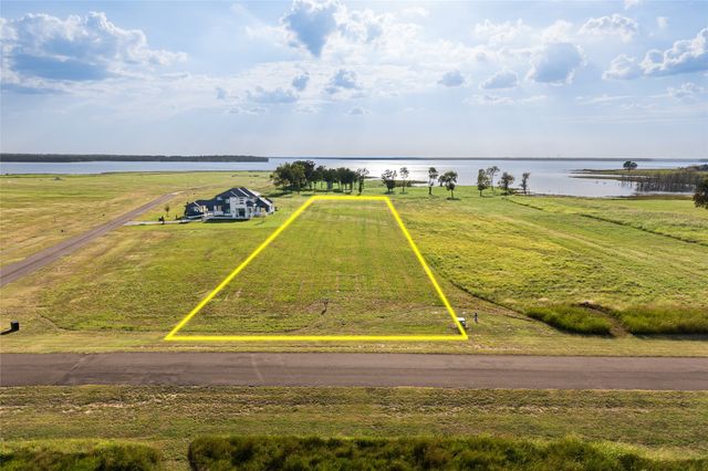 524 Shores Drive, Honey Grove, TX 75446