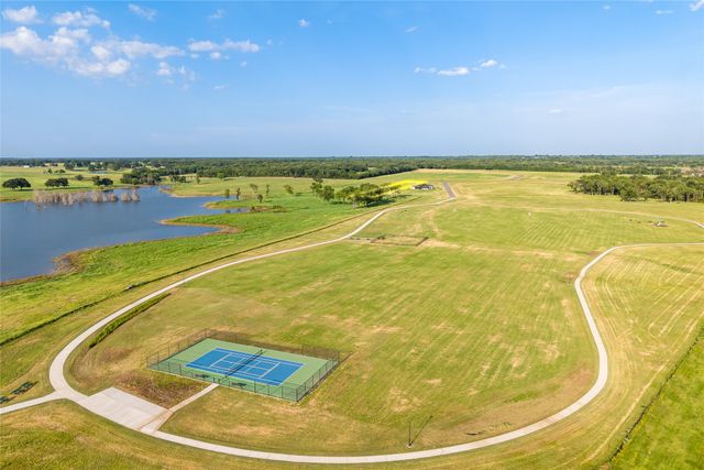 524 Shores Drive, Honey Grove, TX 75446
