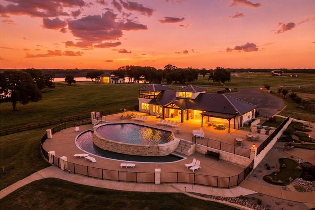 524 Shores Drive, Honey Grove, TX 75446