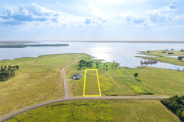 524 Shores Drive, Honey Grove, TX 75446
