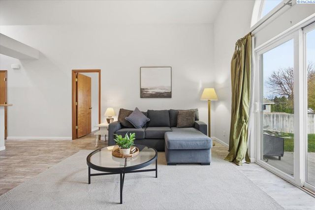 3435 S Dennis St, Kennewick, WA 99337