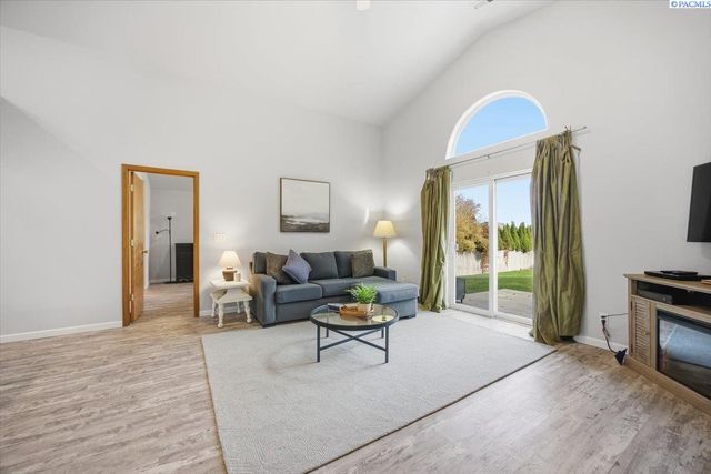 3435 S Dennis St, Kennewick, WA 99337