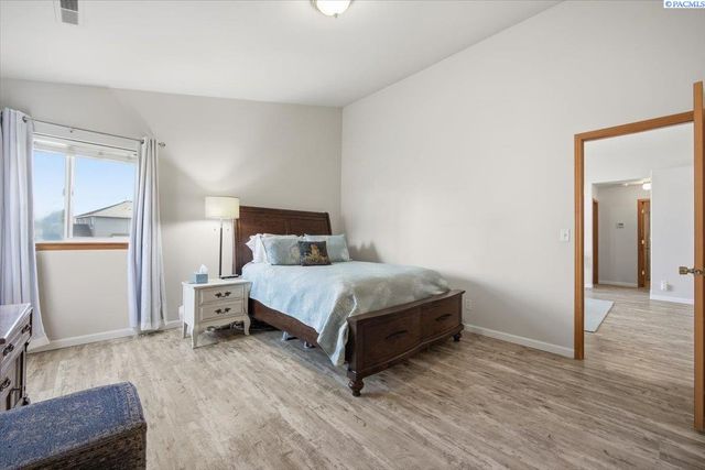 3435 S Dennis St, Kennewick, WA 99337