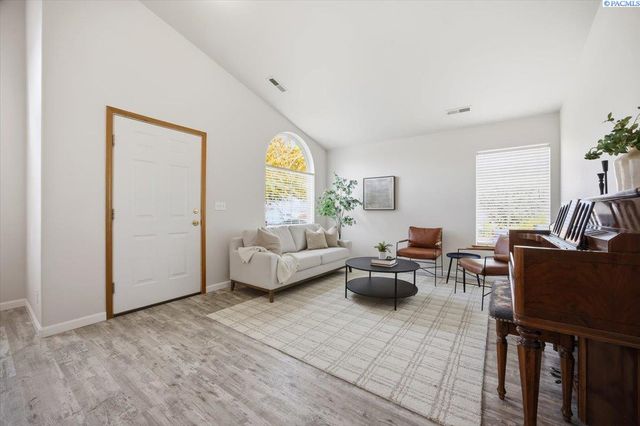 3435 S Dennis St, Kennewick, WA 99337