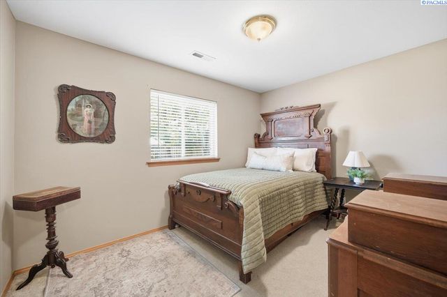 3435 S Dennis St, Kennewick, WA 99337