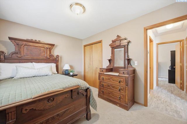 3435 S Dennis St, Kennewick, WA 99337