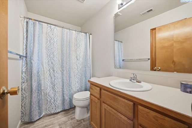 3435 S Dennis St, Kennewick, WA 99337