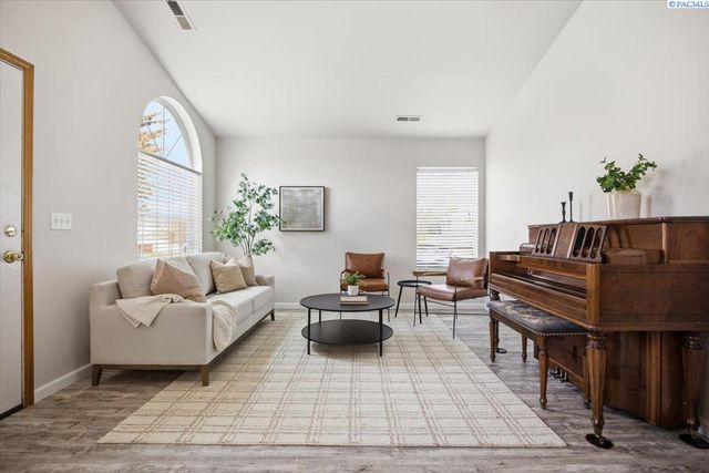 3435 S Dennis St, Kennewick, WA 99337