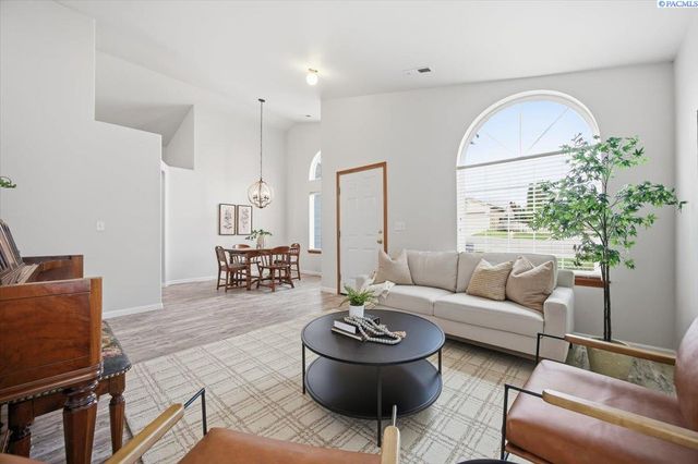 3435 S Dennis St, Kennewick, WA 99337