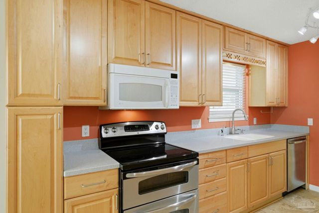 4521 Baywoods Ct, Pensacola, FL 32504