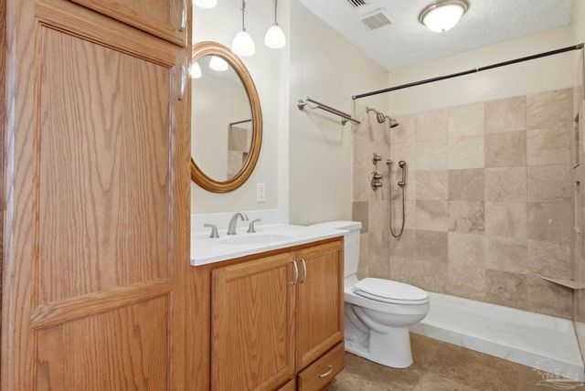 4521 Baywoods Ct, Pensacola, FL 32504