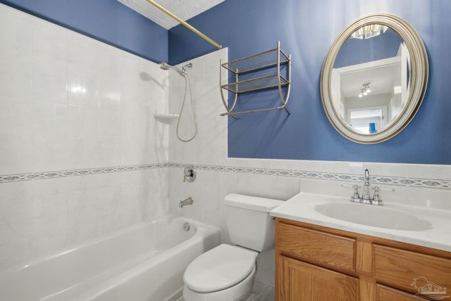 4521 Baywoods Ct, Pensacola, FL 32504