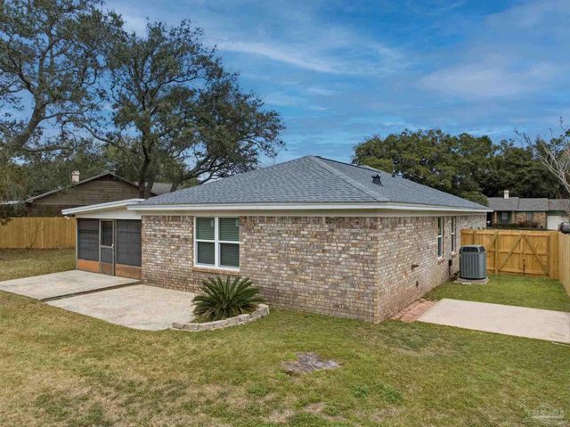 4521 Baywoods Ct, Pensacola, FL 32504