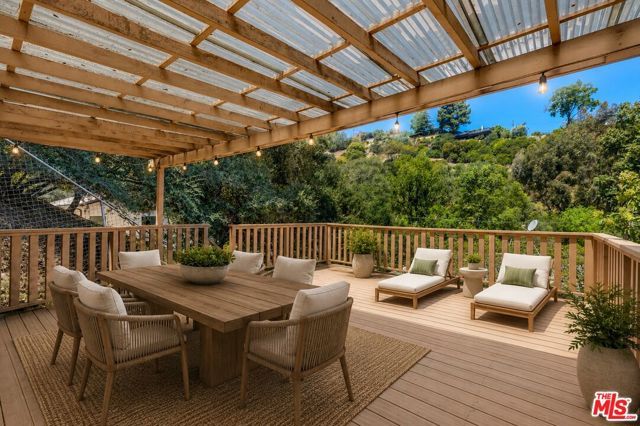 8824 Wonderland Avenue, Los Angeles, CA 90046