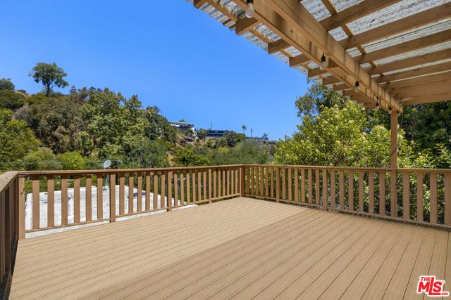 8824 Wonderland Avenue, Los Angeles, CA 90046