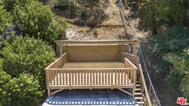 8824 Wonderland Avenue, Los Angeles, CA 90046