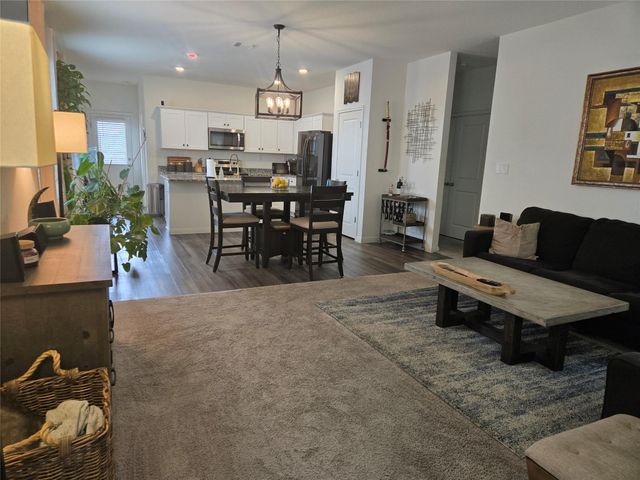 107 Gray Fox LOOP, Hutto, TX 78634