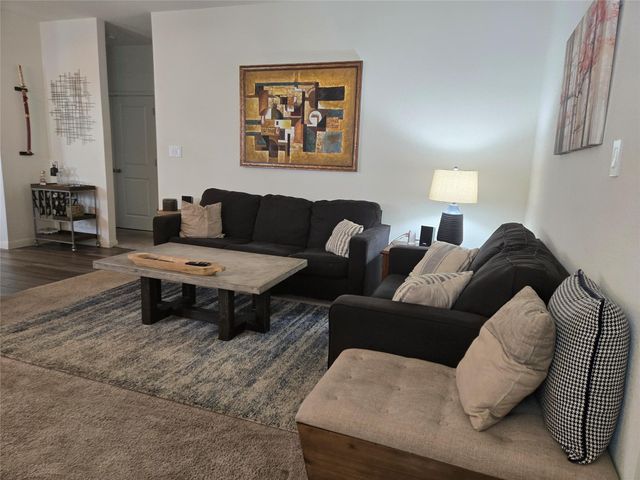 107 Gray Fox LOOP, Hutto, TX 78634