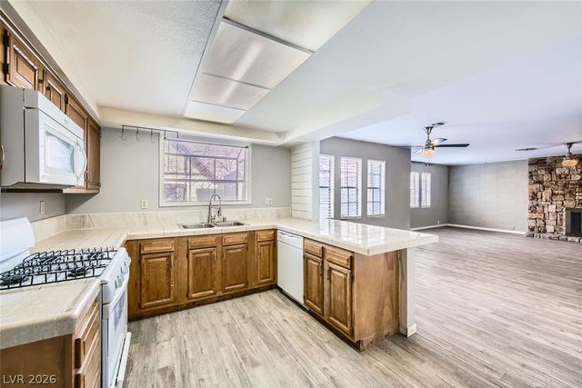 3954 Edgemoor Way, Las Vegas, NV 89121