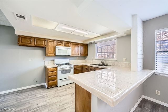 3954 Edgemoor Way, Las Vegas, NV 89121