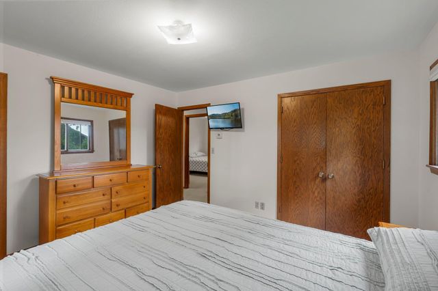 444 Maple Dell Road, Cambridge, MN 55008