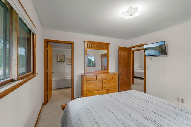 444 Maple Dell Road, Cambridge, MN 55008