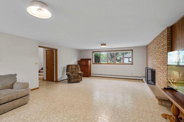 444 Maple Dell Road, Cambridge, MN 55008