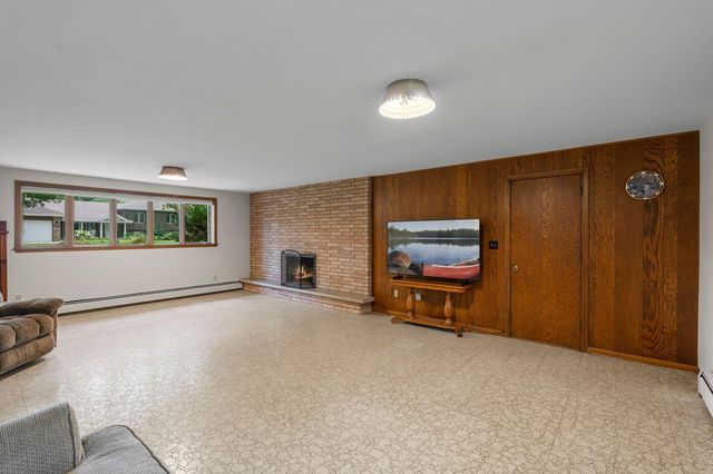 444 Maple Dell Road, Cambridge, MN 55008