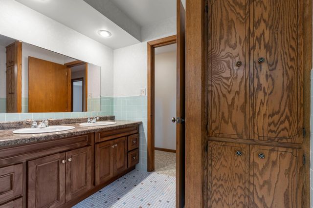 444 Maple Dell Road, Cambridge, MN 55008