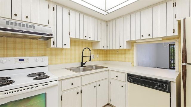 1330 GLEN OAKS DRIVE E 374D, Sarasota, FL 34232
