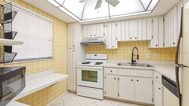 1330 GLEN OAKS DRIVE E 374D, Sarasota, FL 34232