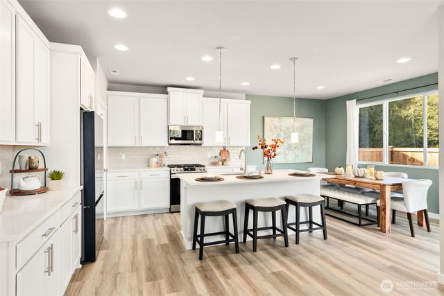 318 NE Shadowhawk Lane, Bremerton, WA 98311