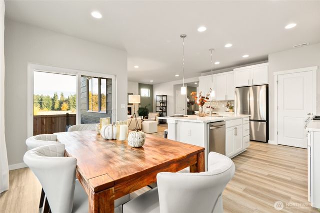 318 NE Shadowhawk Lane, Bremerton, WA 98311