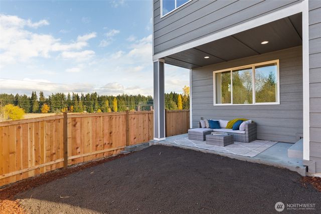 318 NE Shadowhawk Lane, Bremerton, WA 98311