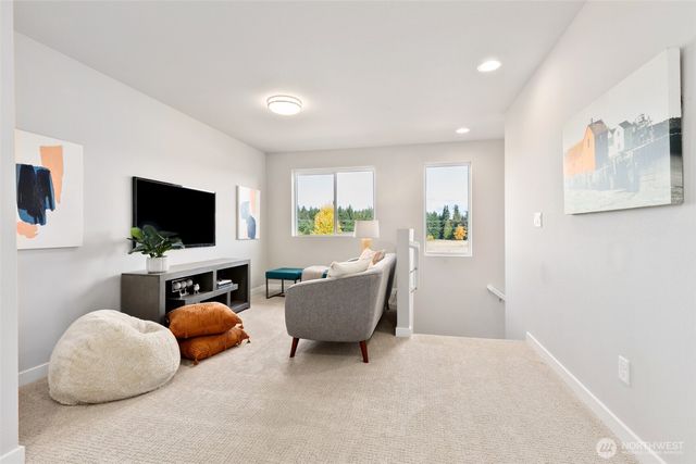 318 NE Shadowhawk Lane, Bremerton, WA 98311