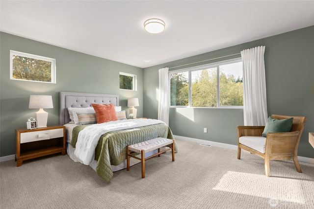 318 NE Shadowhawk Lane, Bremerton, WA 98311