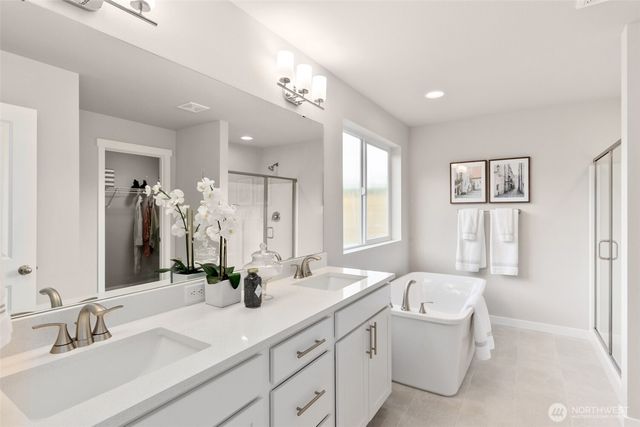 318 NE Shadowhawk Lane, Bremerton, WA 98311