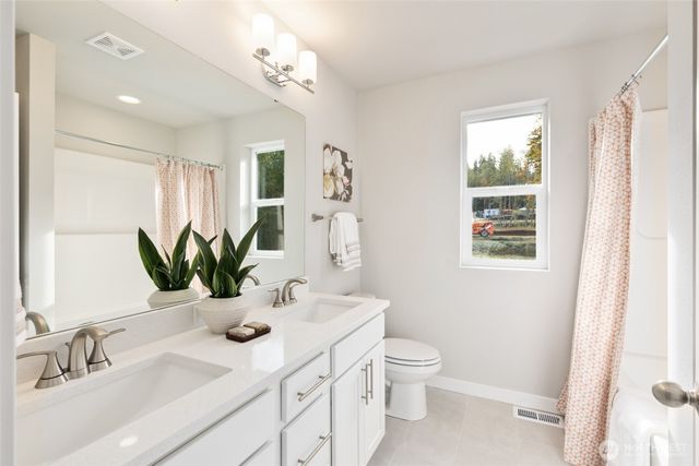 318 NE Shadowhawk Lane, Bremerton, WA 98311