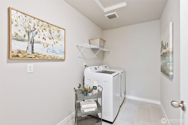 318 NE Shadowhawk Lane, Bremerton, WA 98311